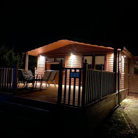 Stunning 4-Bedroom Cabin With Hot Tub In Beattock! Esterno foto