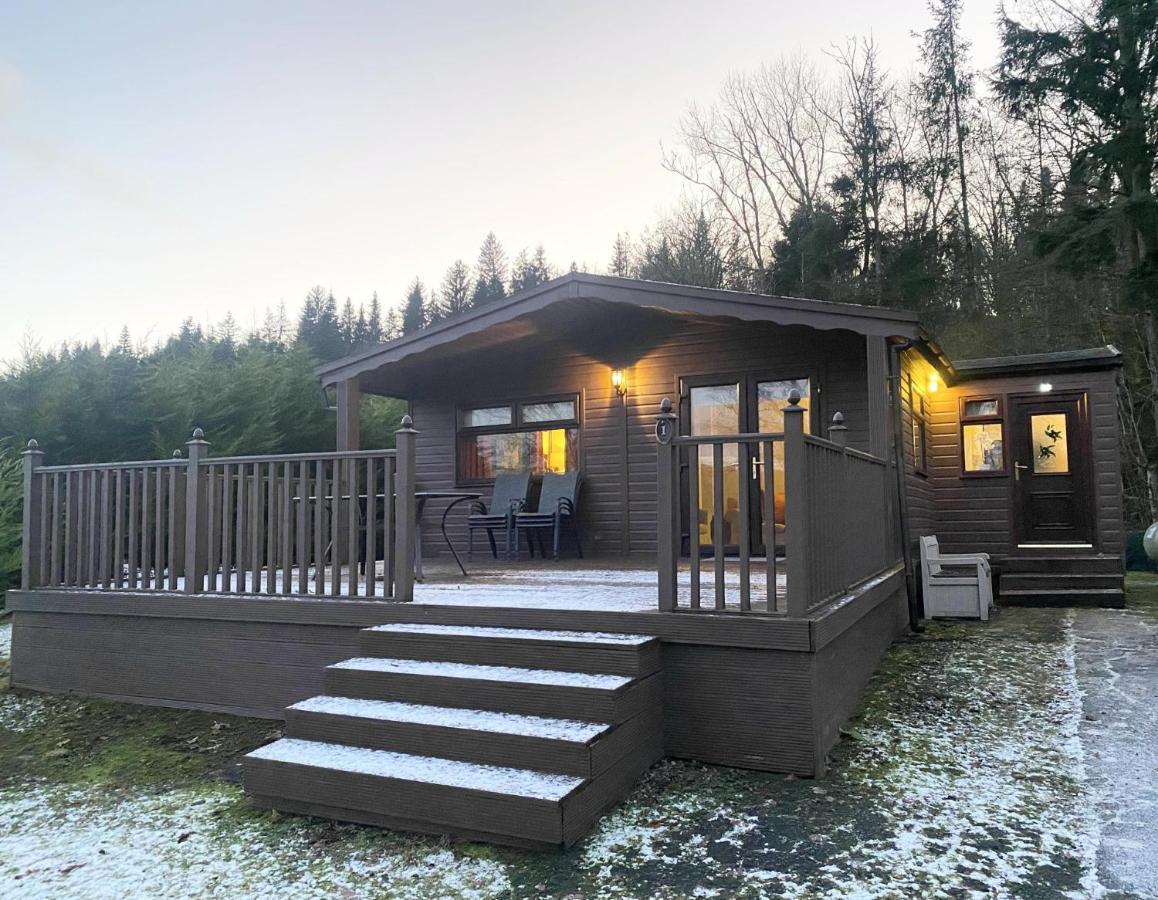 Stunning 4-Bedroom Cabin With Hot Tub In Beattock! Esterno foto