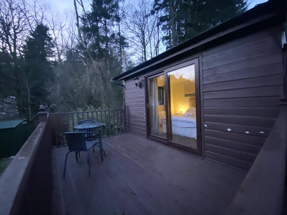 Stunning 4-Bedroom Cabin With Hot Tub In Beattock! Esterno foto